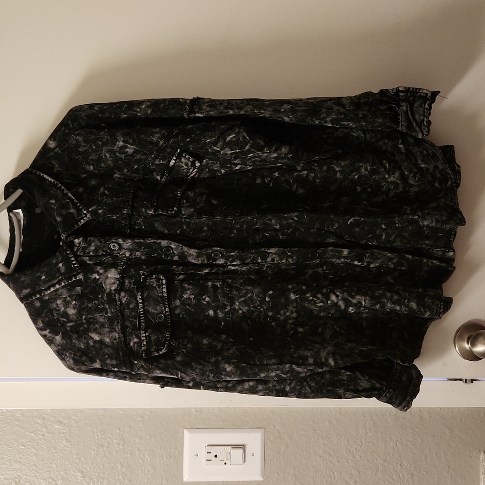 Michelle Mae, Amber acid wash button up size XL 100% rayon